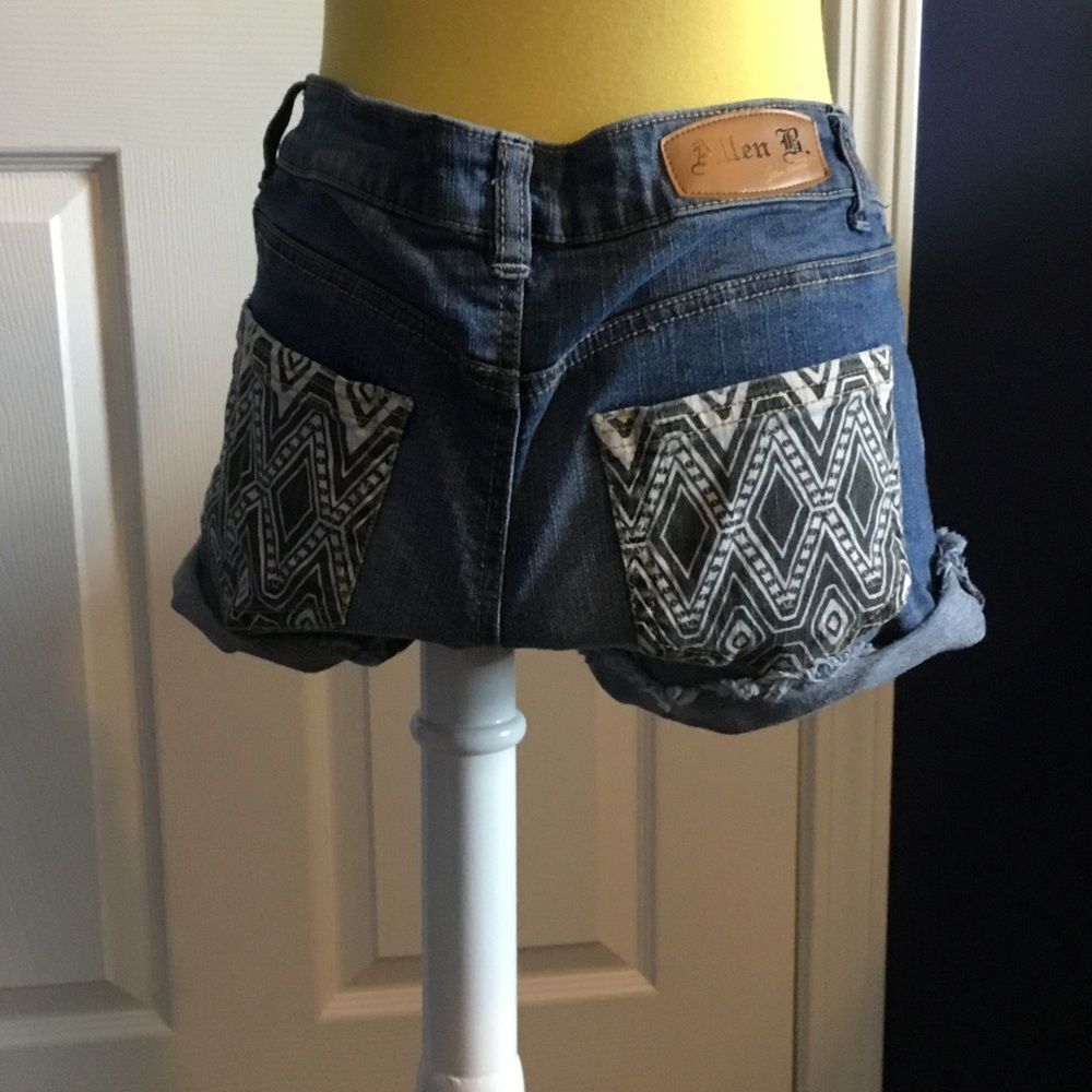 Shorts - Picture 2 of 5